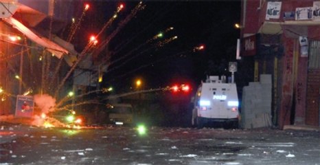 Göstericilere Tepki Gösteren Vatandaşlar, Kılıçlarla Sokağa İndi