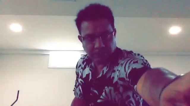 Aadmi jo kehta hai aadmi jo sunta hai .. Kishore Da's karaoke,sung by DJ Mehfil live