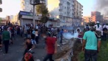 Turkish Kurds clash with police, angry over Kobani