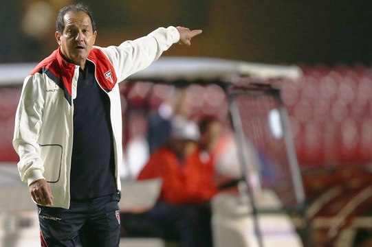 Lateral do São Paulo revela qual posição escalaria Muricy