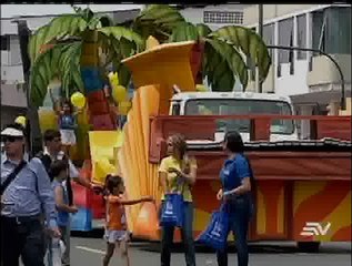 Desfile estudiantil colmó de color a Guayaquil