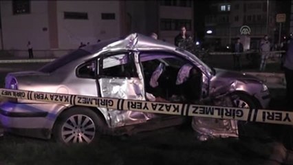 Ambulans ile Otomobil Çarpıştı: 12 Yaralı