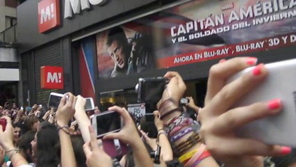 R5 en Argentina - Llegando a la firma de autógrafos