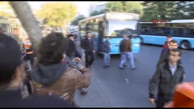 İstanbul Üniversitesi'nde Sopalı Gruba Yaka Paça Gözaltı