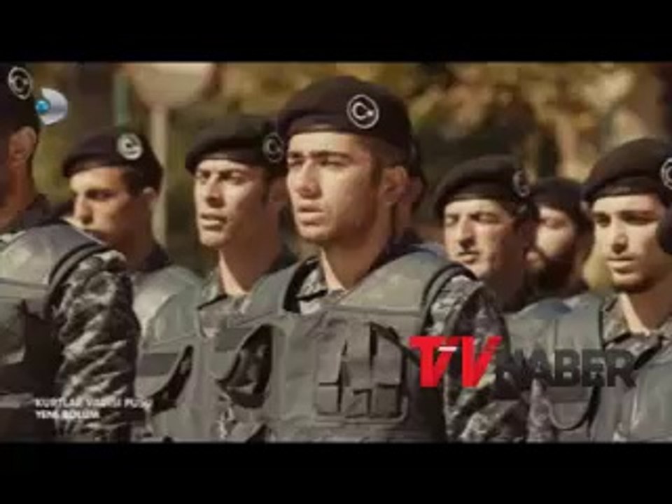 Kurtlar Vadisi Pusu'da Polat Alemdar ve ekibi İstiklal Marşı'nı ünlü şair İsmet Özel'in tarzıyla okudu.