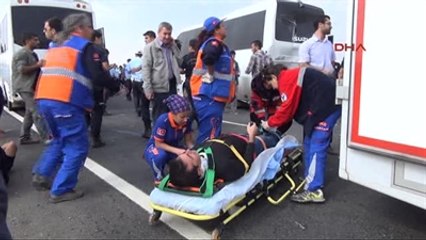 Şanlıurfa-1 Sınırda Görev Yapmak Üzere İl Dışından Gelen Polisleri Taşıyan Minibüs Kaza Yaptı.