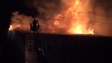 Van ve Hakkari'de Kepenkler Açıldı, Yüksekova'da Okulu 5'inci Kez Yaktılar