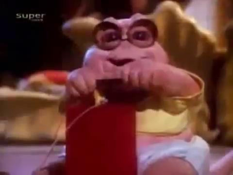 Die Dinos - Clip Der Knuspermännchenkrieg (Deutsch)