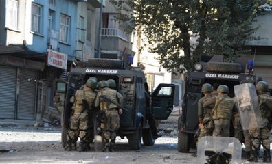 Diyarbakır'da Özel Harekat Timleriyle Büyük Operasyon