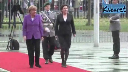 Angela Merkel & Ewa Kopacz - Kompromitacja na czerwonym dywanie (09.10.2014)