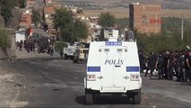 Diyarbakır 5 Gündür Kapalı Yol, 400 Polis ve İş Makineleriyle Açıldı