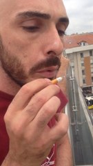 Dilinde Sigara Söndüren Adam (Jackass)