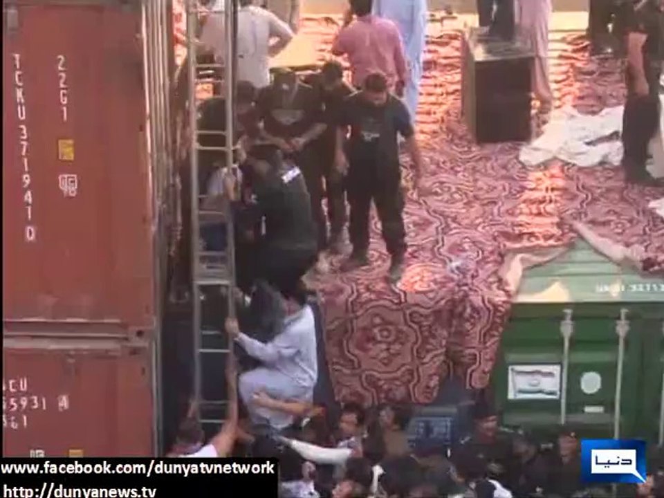 Dunya News - Imran Khan climbed pole to reach stage