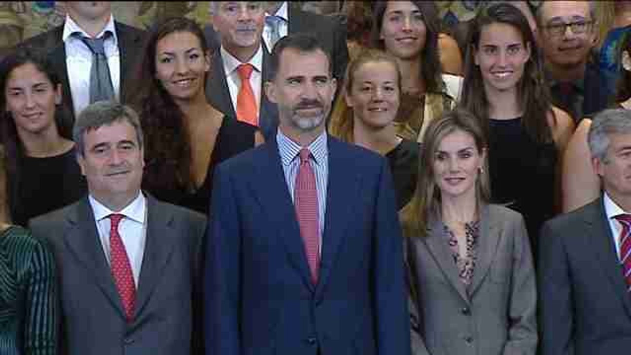 Los Reyes agradecen a campeonas de waterpolo y natación sus éxitos deportivos