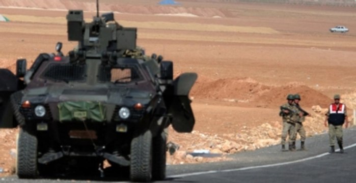 5 Bin Kişilik Grup Sınıra Yaklaştı: Asker Ateş Açtı