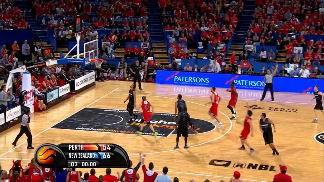Wildcats' dunk & buzzer