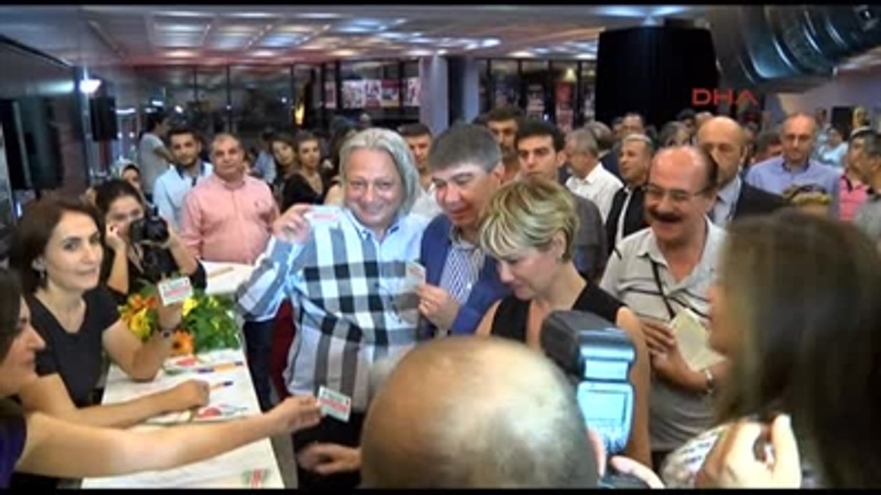 Yeni Hayat Belgeseli Galasında Duygu Seli