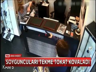 Cesur kuyumcu silahlı soyguncuları tekme tokat kovaladı