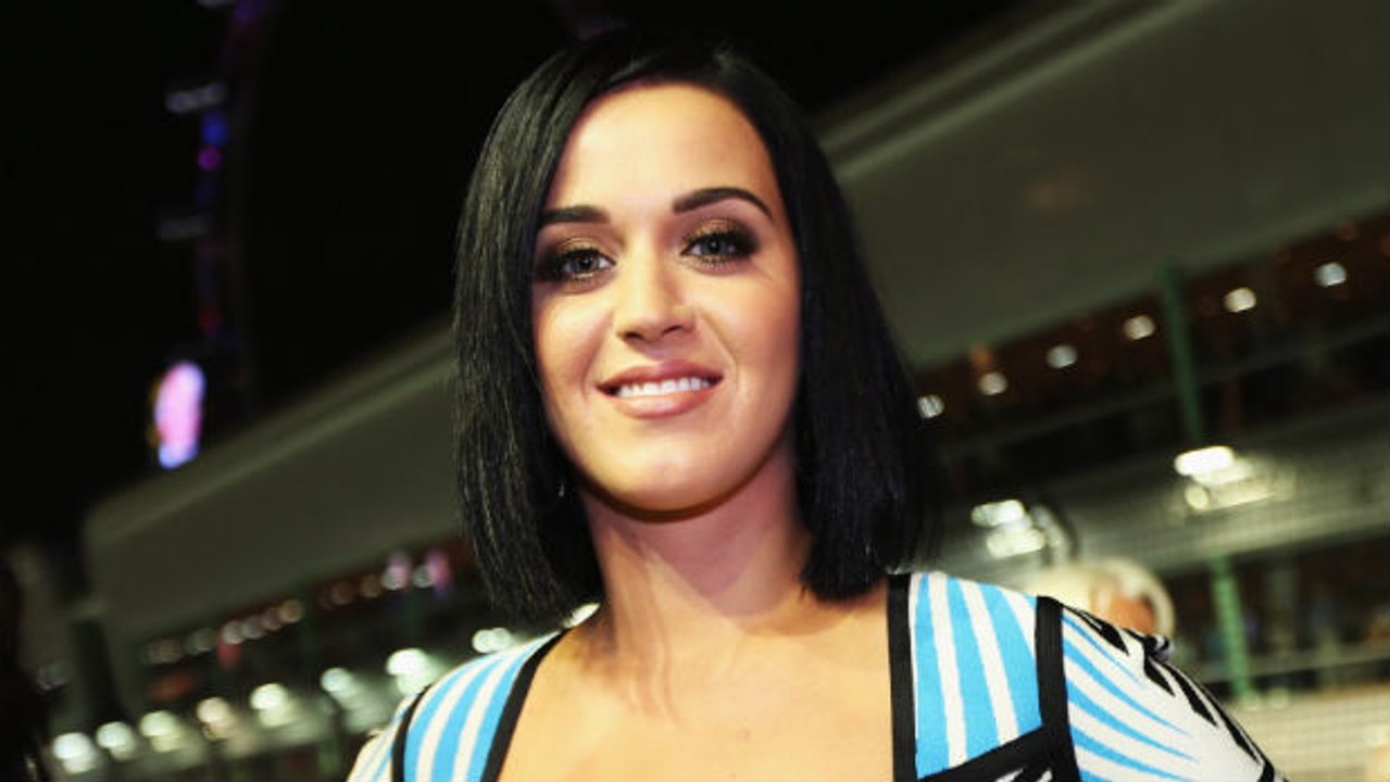 SN 90: Perry to perform at Super Bowl; NFL fines Kaepernick; candlelight vigil for Gurley