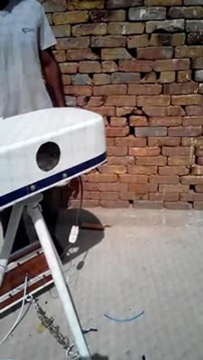 (PAKSPEEDSTER)Copy of BOLA Cricket bowling machine (base ball, hocky, footbal, lon tenis, etc.),
