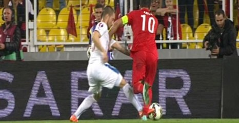 Hakem, Arda Turan'ın Penaltı Pozisyonunu Es Geçti