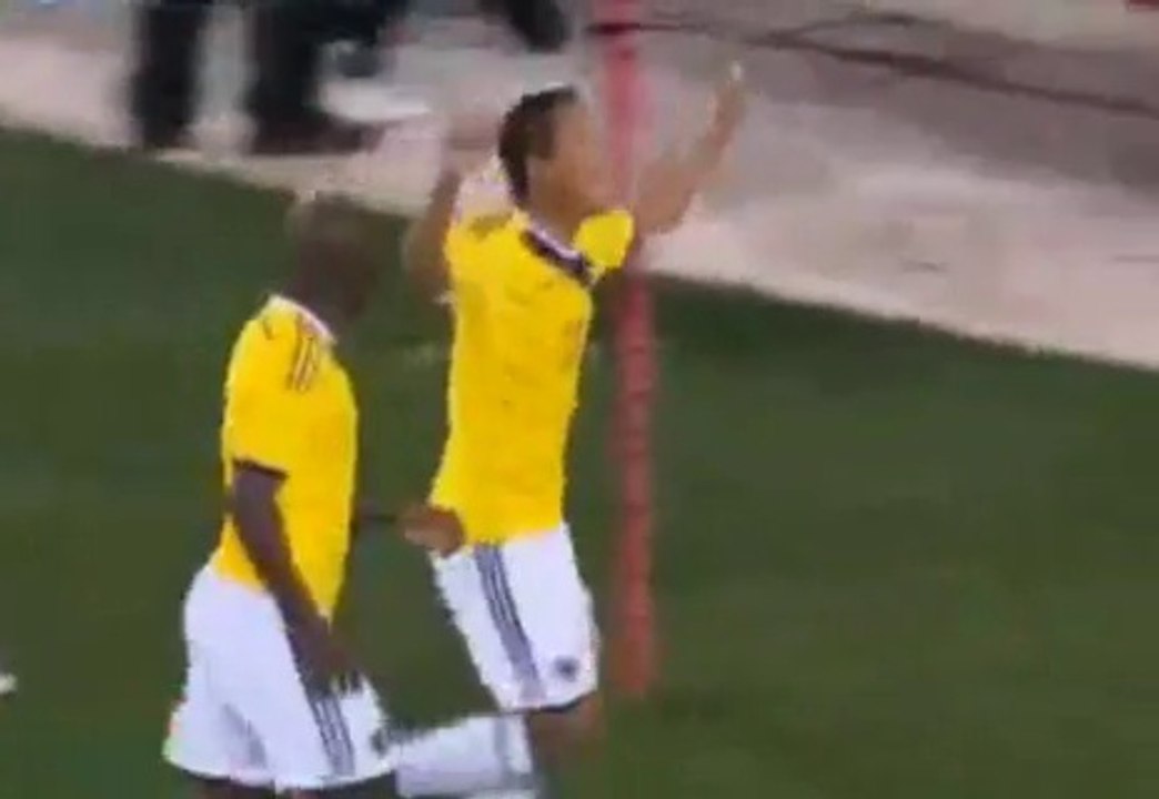 GOL de Carlos Bacca. Colombia 3-0 El Salvador