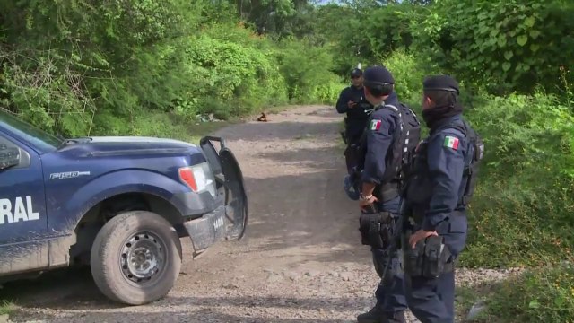 México: jovens podem estar em fossas descobertas