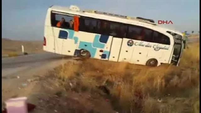 Sivas'ta Otobüs Kazası: 36 Yaralı Ek