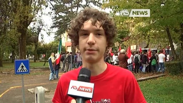 STUDENTI IN PIAZZA PER UNA SCUOLA MIGLIORE