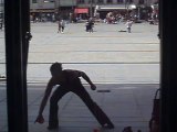 Génial jongleur-danseur au centre Pompidou