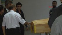 Cem Garipoğlu'nun Tabutunu Cenaze Aracına Ağabeyi Taşıdı