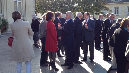 Le ministre Bernard Cazeneuve décoré Marcel Bénard
