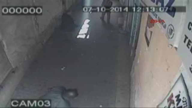 Erçis'teki Kuyumcu Dükkanındaki Yağma Güvenlik Kamerasında