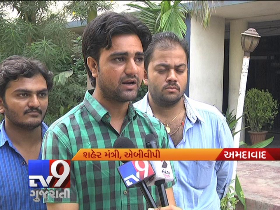 ABVP activists go to H.K.Arts college Head office after teacher tears student's answer sheet - Tv9