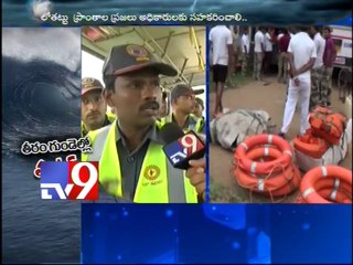 NDRF teams begin evacuation as Cyclone Hud Hud approaches