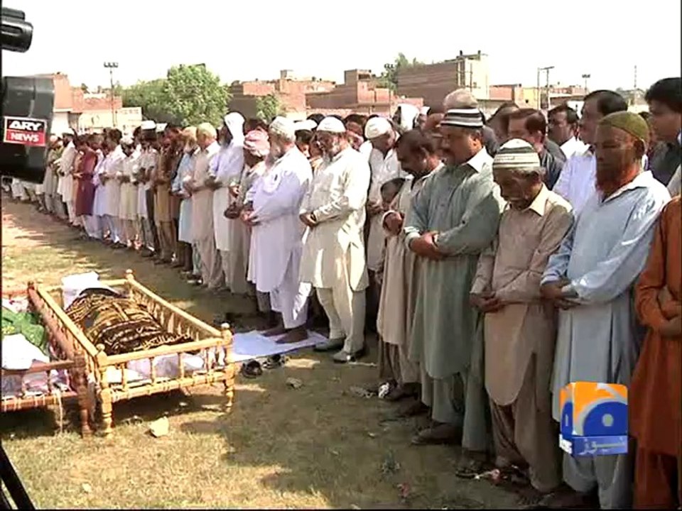 Javed Hashmi once again surrounded by PTI activists in Multan-Geo Reports-11 Oct 2014