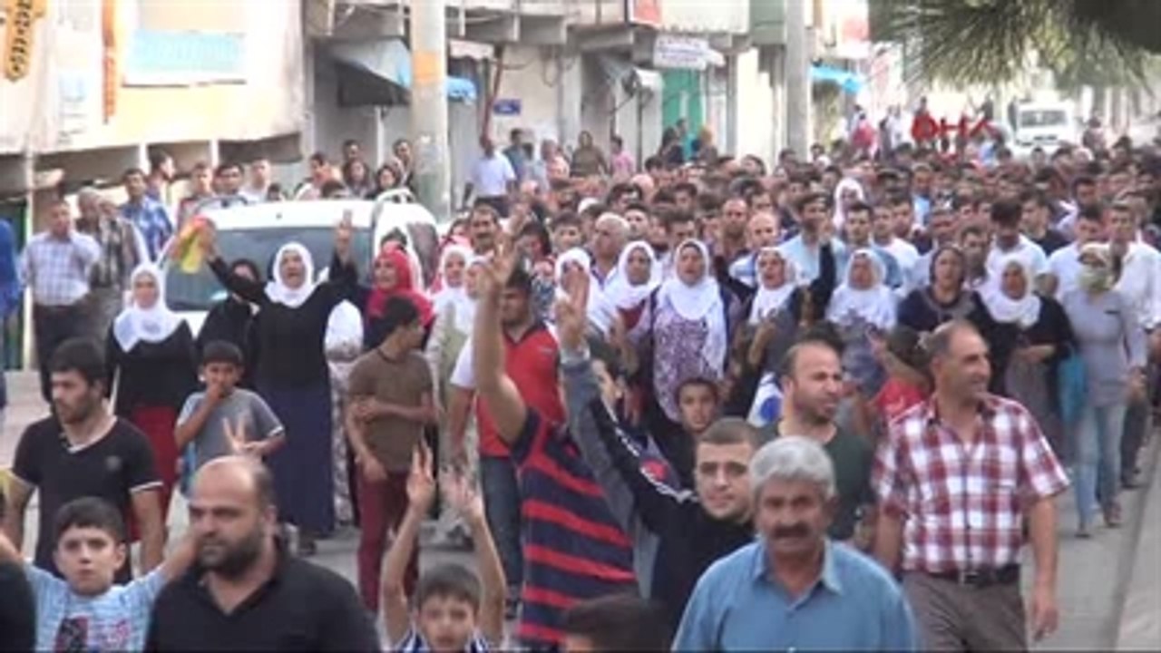 Nusaybin'de İpekyolu'nu Kapattılar