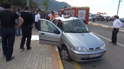 Düğün Dönüşü Babaanne ve Torun Kazada Öldü