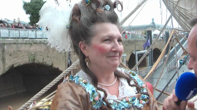 En costumes d'époque à bord de l'Hermione