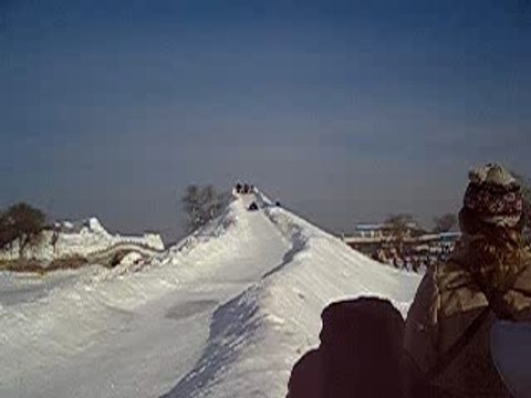 Descente en luge à Harbin en Chine