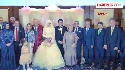 Arınç, Manisa'da Nikah Şahitliği Yaptı