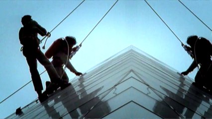 "Paris nous nourrit, Paris nous affame"