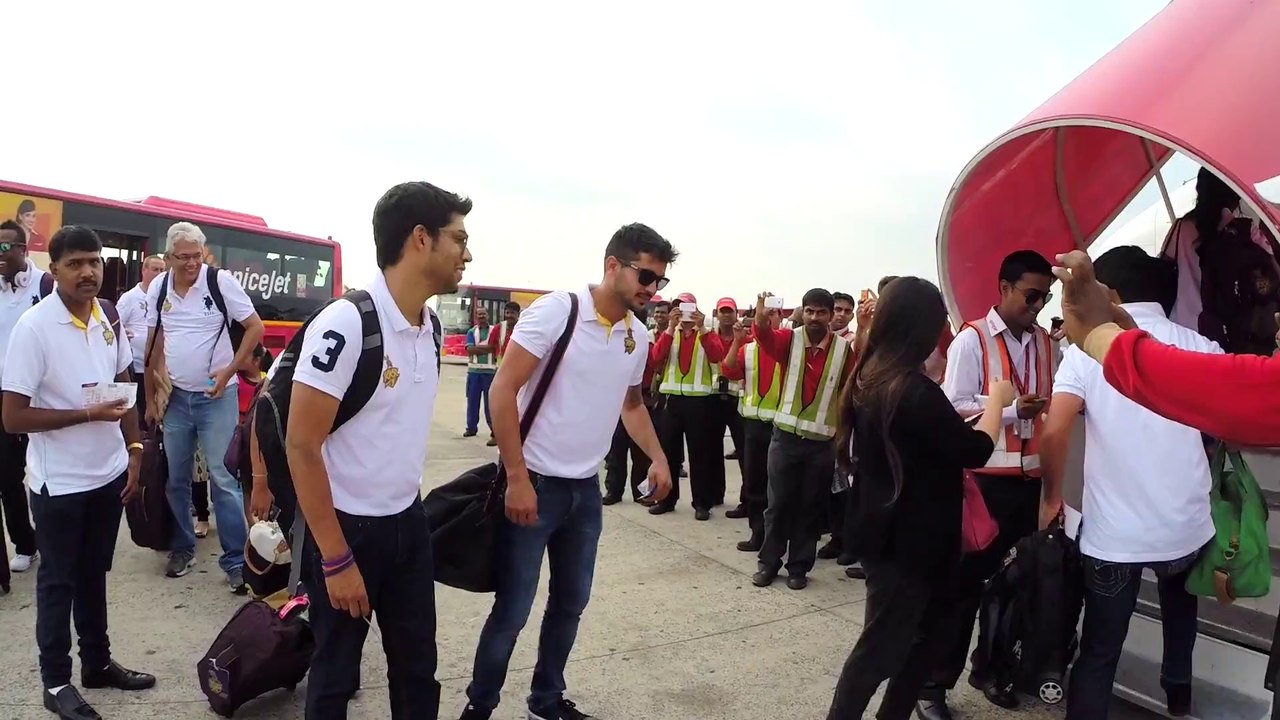 KKR CAM: JOY GET'S WRESTLED BY MIKE HORN | Inside KKR Ep 42 | Follow the Knight's on their journey to the IPL FINAL!