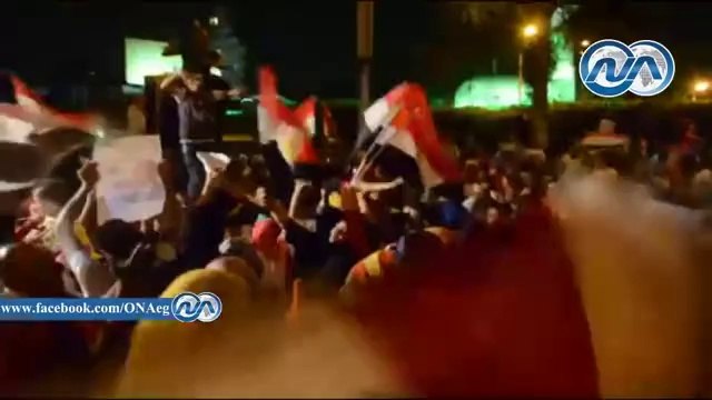 أنصار السيسي يطلقون الألعاب النارية إحتفالا بتفوق أعداد أصواته في الانتخابات