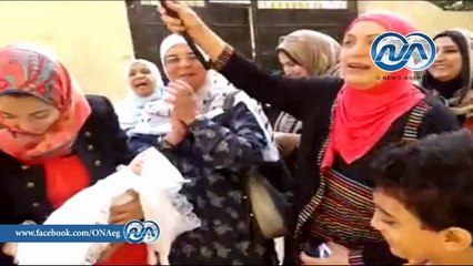 شاهد ..  سيدات يحتفلن بــ " سبوع " مولود  بلجنة للانتخابات الرئاسية بالزقازيق