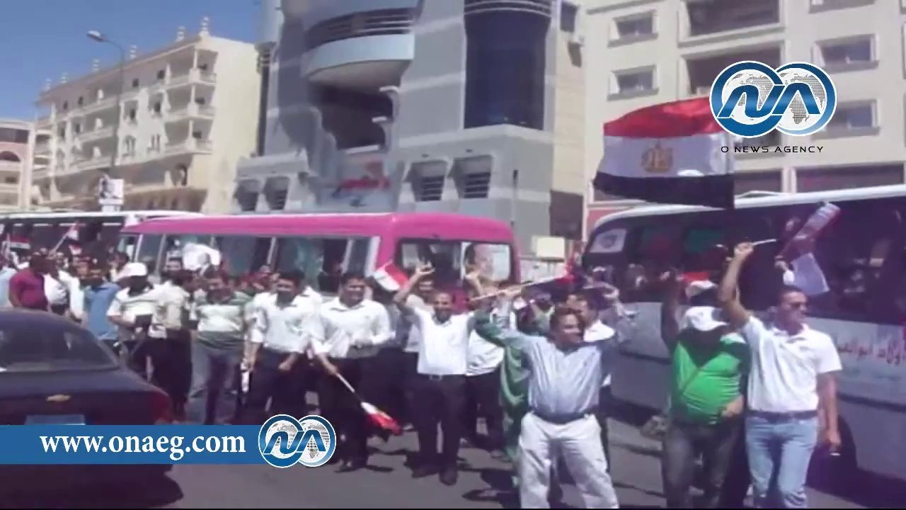 شاهد .. اتوبيسات تنقل العاملين بالسياحة بالغردقة للمشاركة في الانتخابات الرئاسية