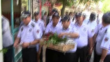 zabta kaldırımlar için esnafı gül verdı