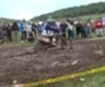 Motorsikletler çamurda yarıştı