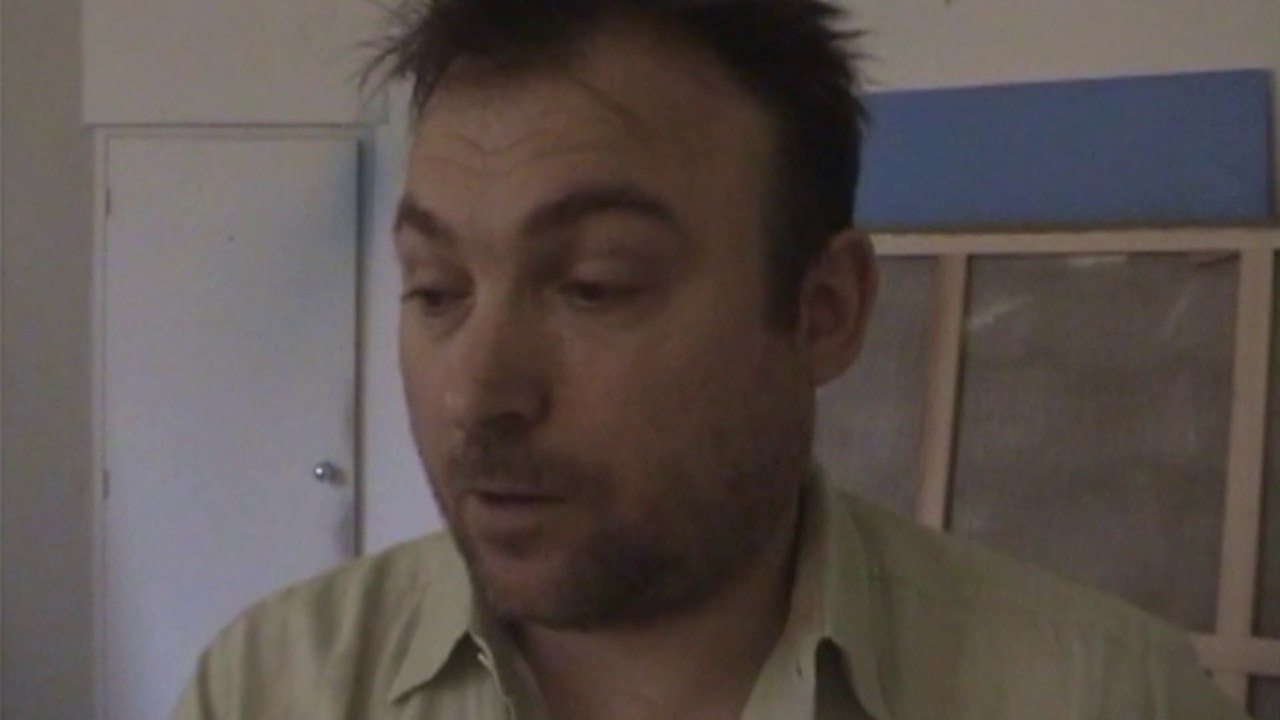 Miquel Barceló poses for Klaus Guingand - 2005