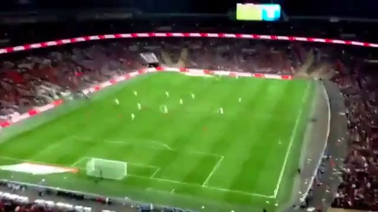 Kağıt Uçakla Futbolcu Vurmak